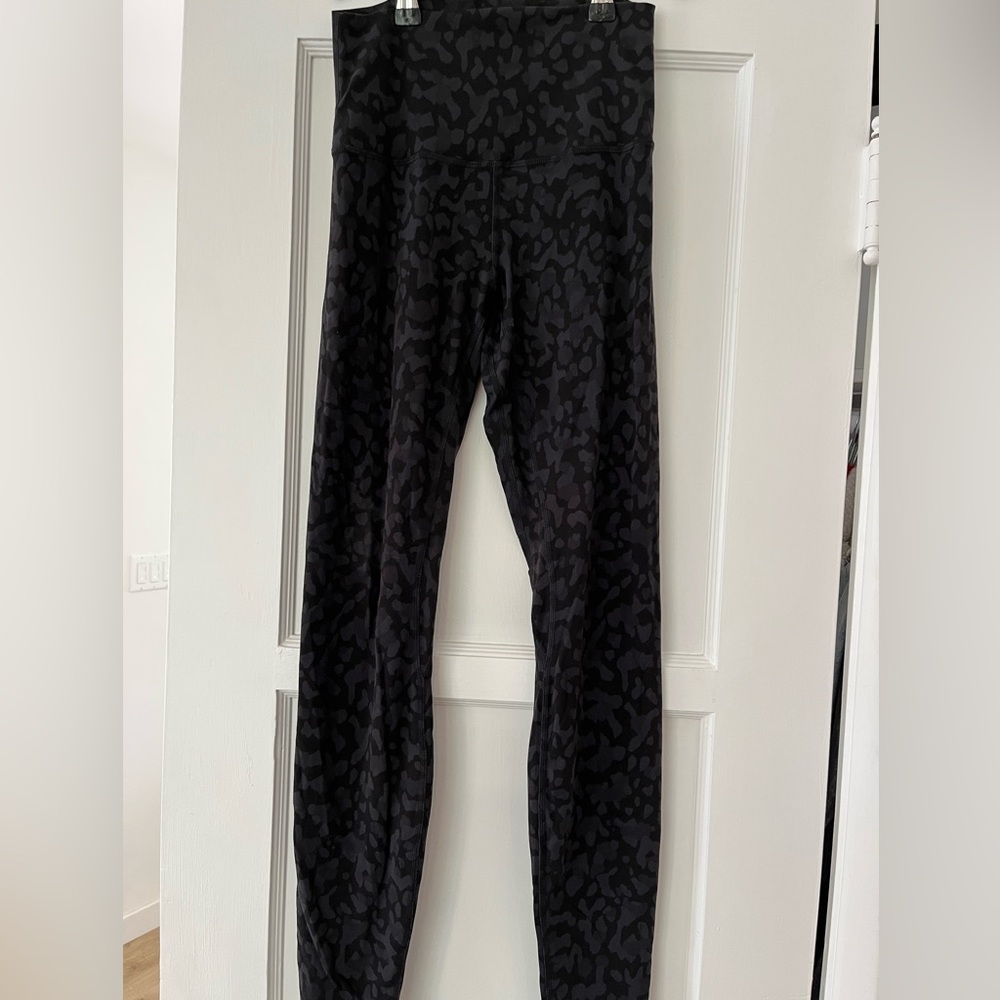 NWOT! Lululemon Align Legging in Dark Coal Leopard print 28”, size 4.